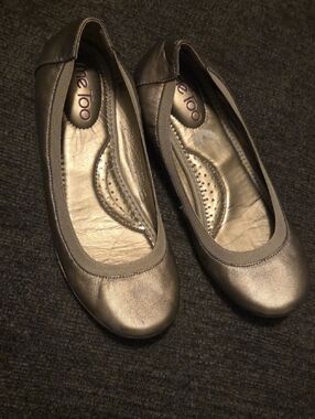 Women's Metallic Me Too Ballet Flats. Size 6.5